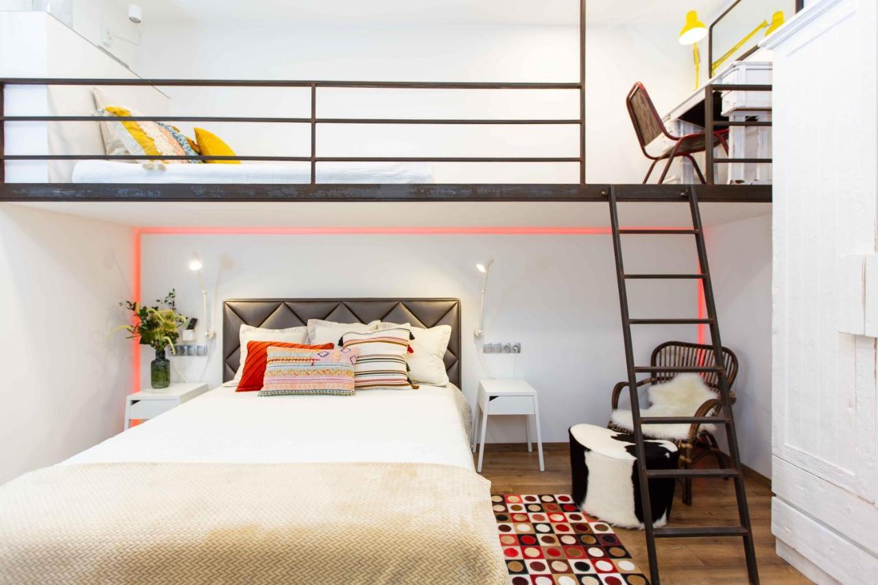 Premium Rooms By Hi5 - Style At The Comedy Theater Budapeste Exterior foto