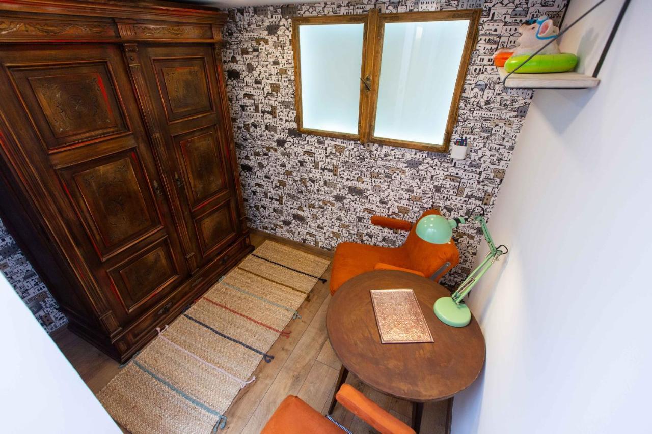 Premium Rooms By Hi5 - Style At The Comedy Theater Budapeste Exterior foto