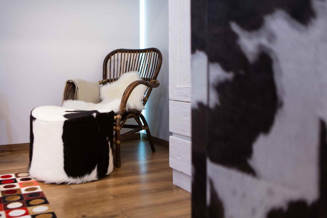 Premium Rooms By Hi5 - Style At The Comedy Theater Budapeste Exterior foto