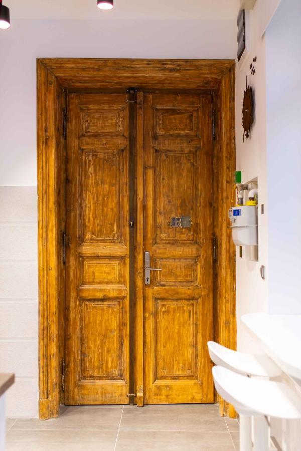 Premium Rooms By Hi5 - Style At The Comedy Theater Budapeste Exterior foto